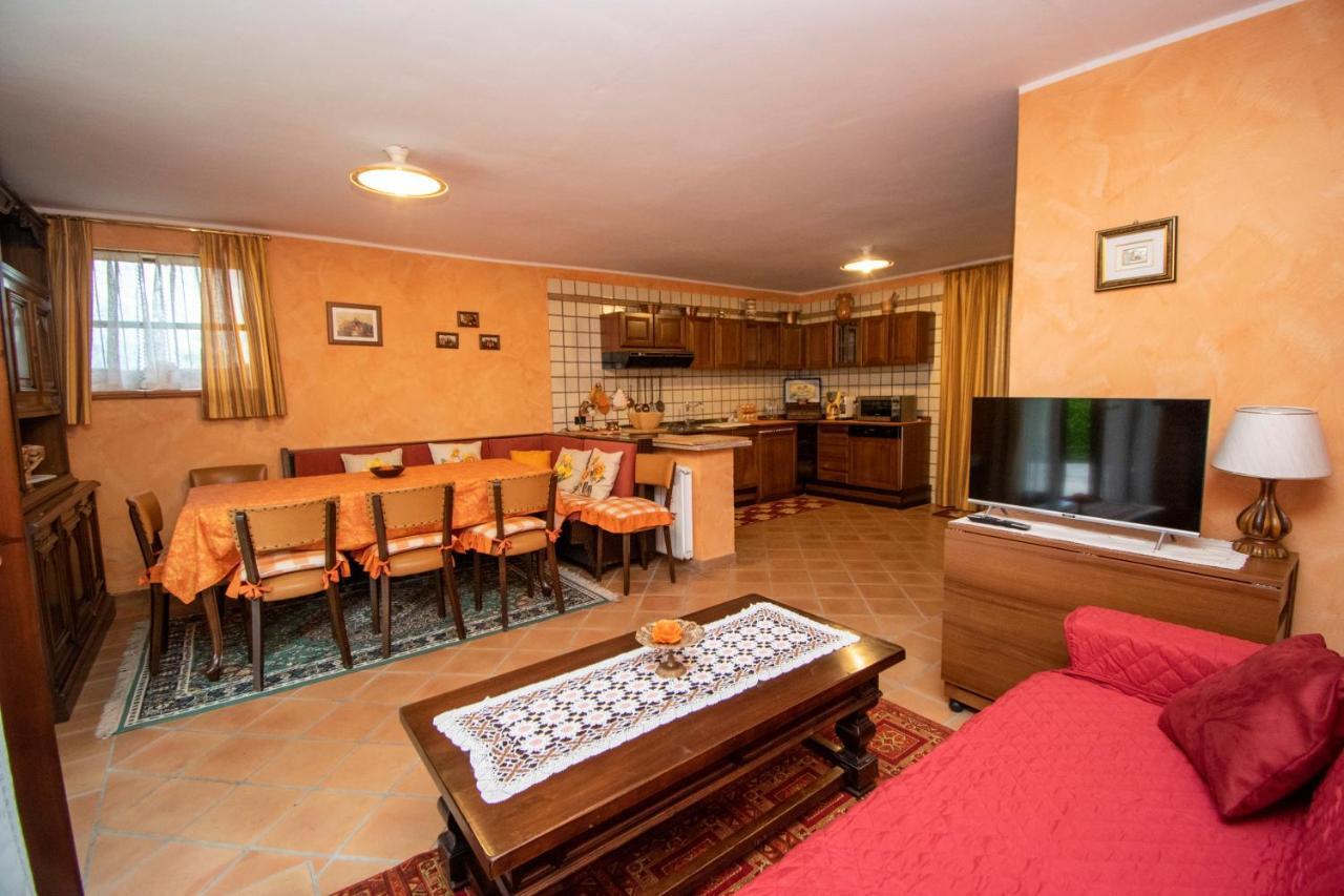 Family Gb - Dimora Fiorita Villa Armeno Exterior photo